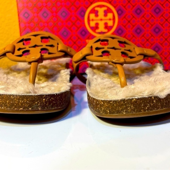 Tory BURCH Miller Cloud Shearling Cork Leather  Thong Sandal Size 9 Tan Neutral - Picture 2 of 12